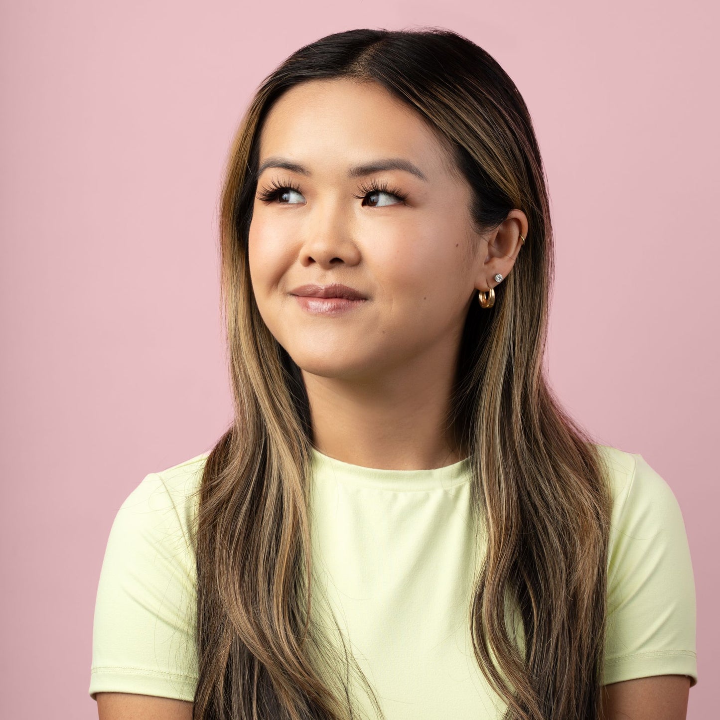 Teen Girl With Green Shirt Wearing Natural Sustainable Lashes