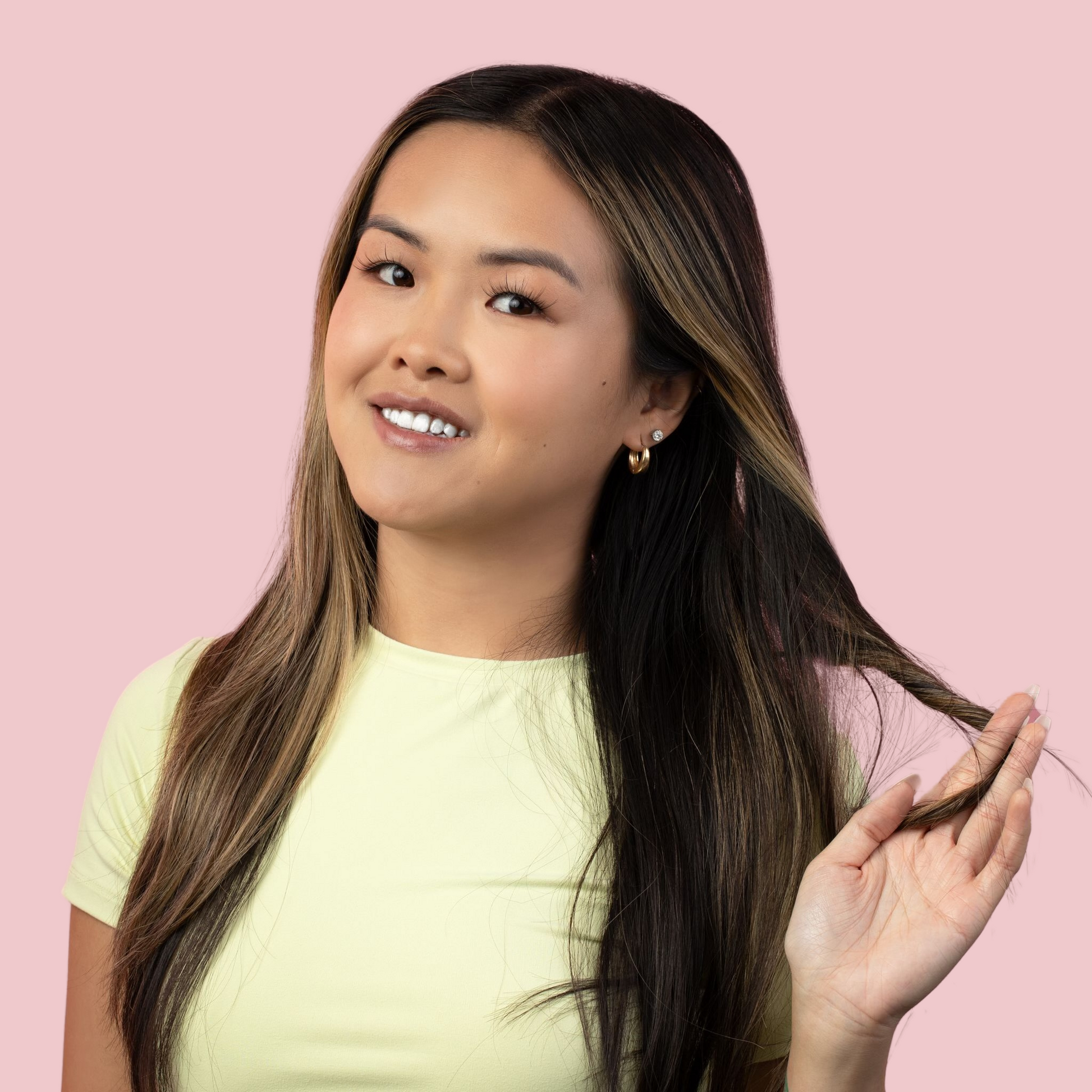 Asian girl wearing Japanese style Kawaii Lashes