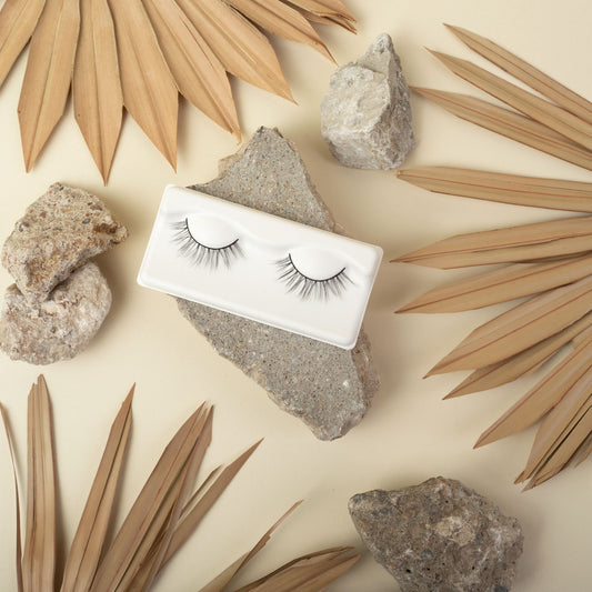 Light Airy Natural Vegan Eyelash In Nautre